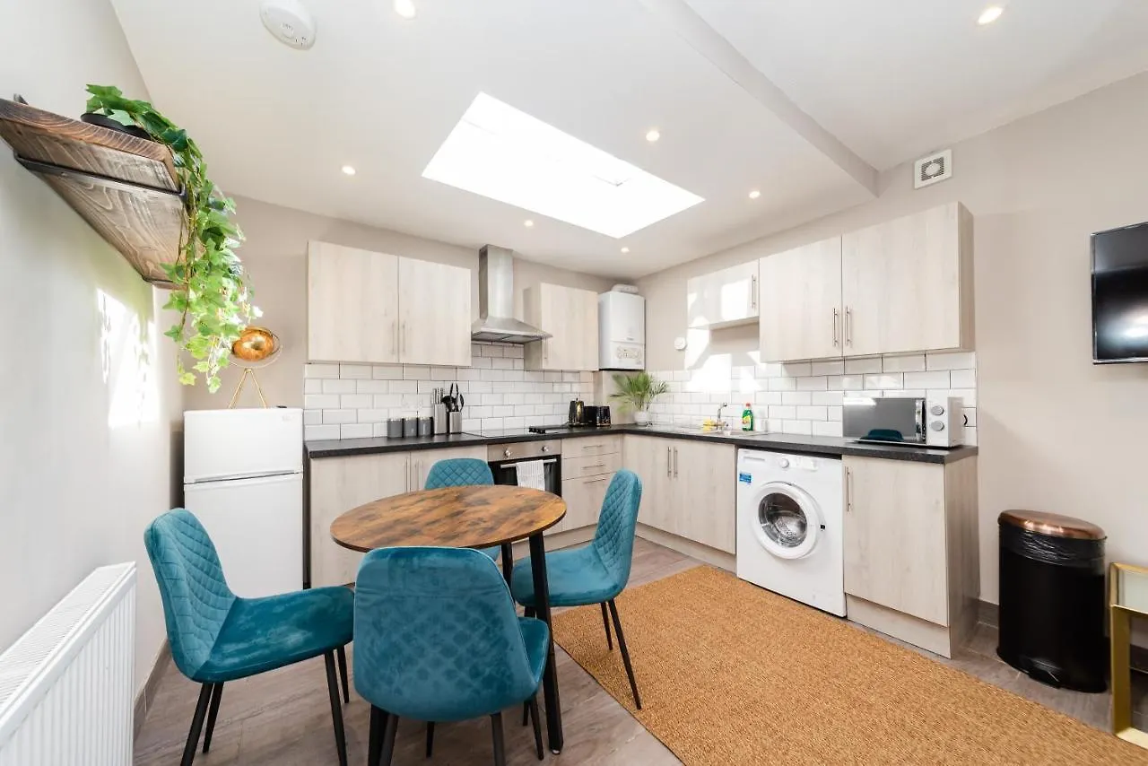 Four Bedroom Town House Next To Brighton Station Sv 0*,
