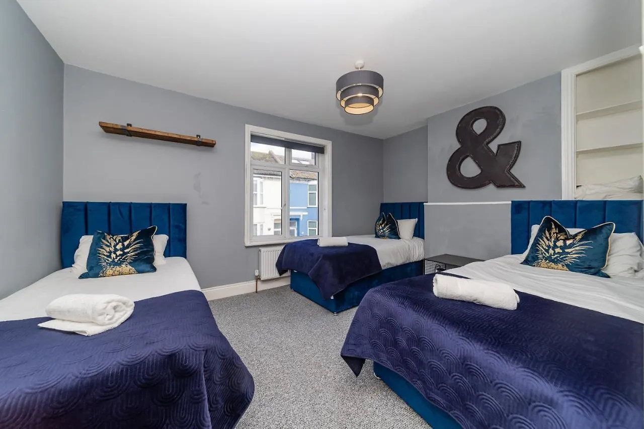 Four Bedroom Town House Next To Brighton Station Sv
