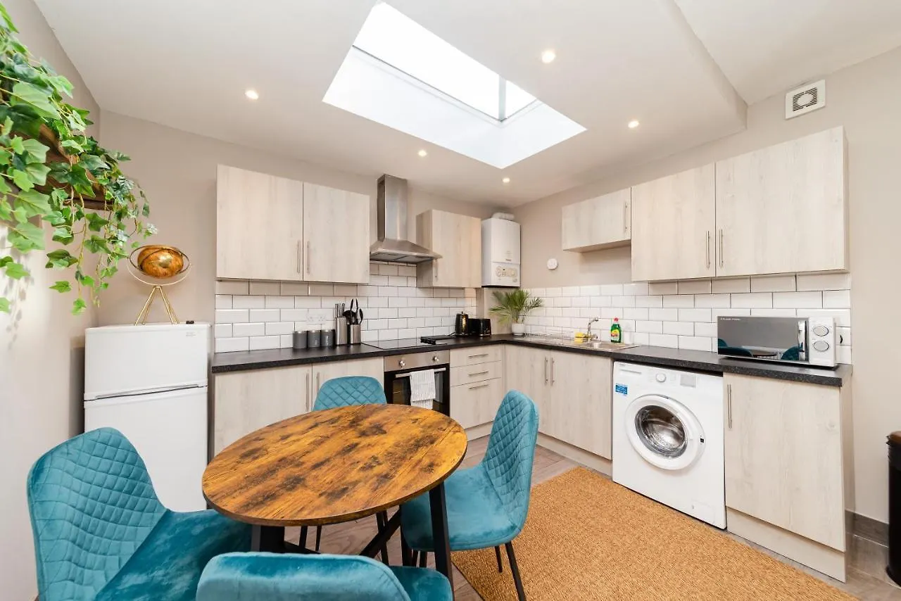 Four Bedroom Town House Next To Brighton Station Sv 0*,  United Kingdom